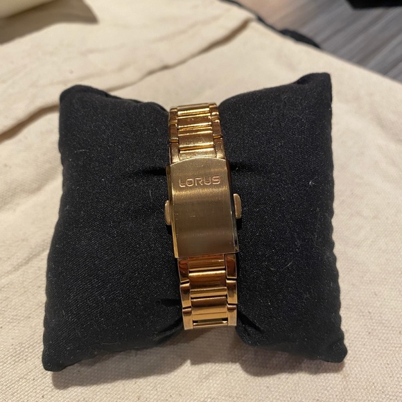*Like New*LORUS Watch, date display, Rose Gold - Picture 3 of 6